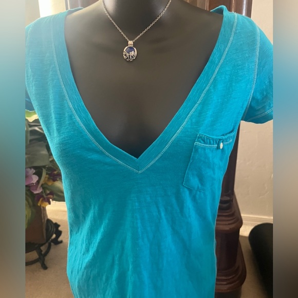 Y2k NWT Gorgeous Hollister V- Neckline short-sleeve top So Cal❣️ - Picture 2 of 16